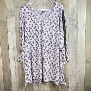 New Directions Curvy 3X Paisley Print Top with Fixed Laced Sleeves & V-N…